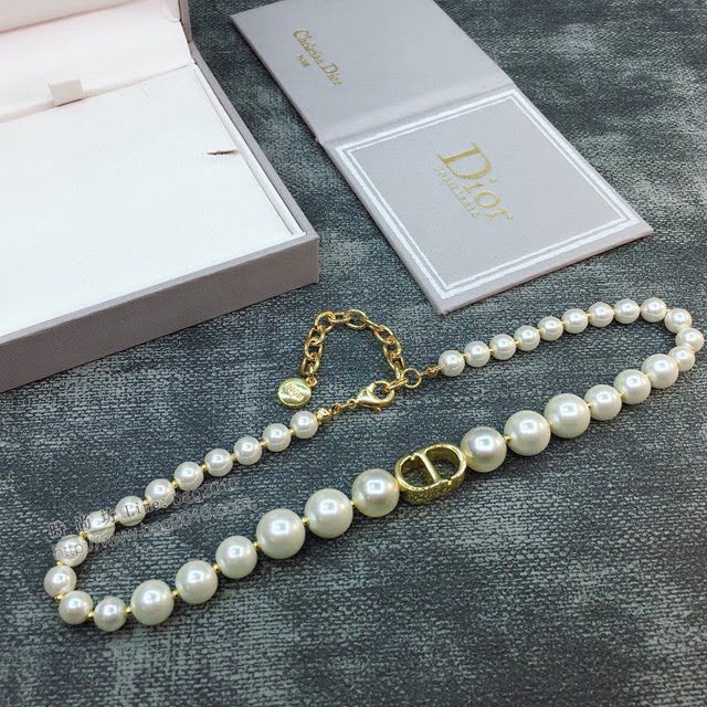 Dior飾品 迪奧經典熱銷款CD字母珍珠短鏈項鏈  zgd1052